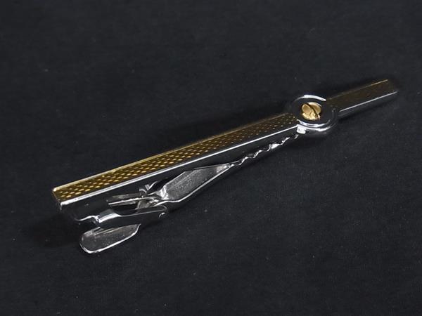 商品情報 ブランド名 dunhill ダンヒル 状態ランク Aランク(美品) ライン カラーゴールド系×シルバー系 素材 サイズ 全長:約6cm ポケット 付属品画像内にあるものが全てになります シリアル及び刻印 状態使用感小　擦れ小　小傷...