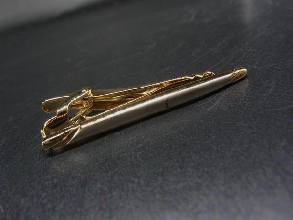 ■美品■ YVESSAINTLAURENT イヴサンローラン タイピン タイクリップ 紳士 ビジネス メンズ シルバー系×ゴールド系 DM8865
