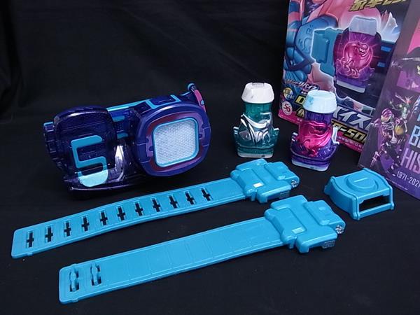 商品情報 ブランド名 状態ランク ABランク(美品) ライン カラーブルー系×パープル系×マルチカラー 素材 サイズ ベルト本体　W 約20cm　H 約11cm　D 約9.5cmウエスト 約47cm〜68cm(調節可能、ベルト穴×11)スタ...