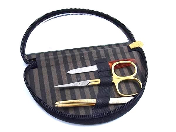 FENDI フェンディ レザー ミラー付き ネイルケアセット ハサミ ピンセット 爪やすり 3点セット ブラッ..