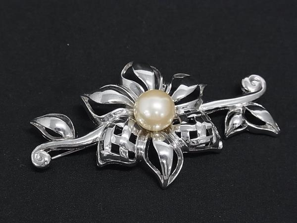 NINA RICCI ニナリッチ パール ピンブローチ ピンバッジ アクセサリー レディース シルバー系 DN3278