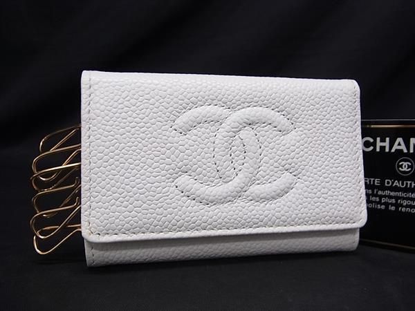 楽天pleasure-Store　楽天市場店■新品同様■ CHANEL シャネル ココマーク キャビアスキン 6連 キーケース 鍵入れ レディース メンズ ホワイト系 AV5119