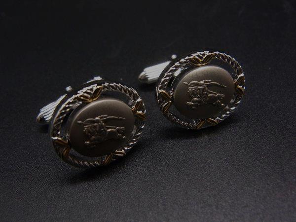 ■美品■ BURBERRY バーバリー カフスボタン カフリンクス アクセサリー 紳士 ビジネス メンズ シルバー系×ゴールド系 DJ9073