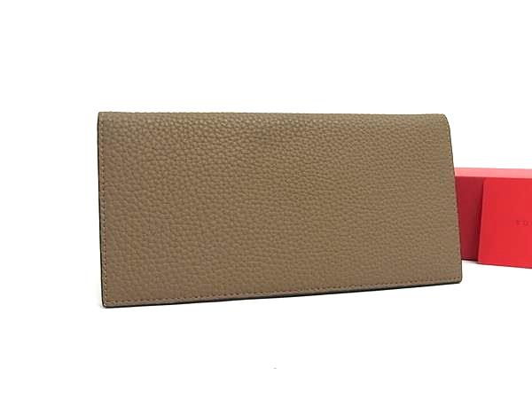 商品情報 ブランド名 BONAVENTURA ボナベンチュラ 状態ランク SAランク(新品同様) ライン カラーブラウン系 素材 レザー サイズ(cm) W 約9cm　H 約18.5cm　D 約1cm サイズ(inch) W 約3.54inch　H 約7.28inch　D 約0.39inch ポケット中 ポケット×3　札入れ×1　小銭入れ×1　カード入れ×9 付属品画像内にあるものが全てになります シリアル及び刻印 状態擦れ小 □□□　状態ランクについて　□□□ 【N】　新品 【S】　未使用品（展示品など） 【A】　傷汚れが少なく状態の良い商品 【B】　程よい使用感や多少の傷、汚れはあるが程度良好の商品 【C】　使用感の他、目立つ傷や汚れが見れる商品 【D】　かなり大きな痛みがある難あり商品 ※記載させていただきました状態説明・ランクは、あくまで弊社基準にて判断したものとなります。 その為、個人差による主観の差が生じる場合も御座いますので、あらかじめご了承頂いた上で、ご検討下さいませ。 pleasure（株式会社peace）が販売しています。 出品中の商品につきましては全て正規品(本物）でございます。 （古物許可証第305521507463東京都公安委員会）