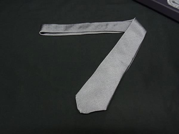 ■新品同様■ PRADA プラダ シルク100% ストライプ ネクタイ ビジネス 紳士 メンズ グレー系 HB0343