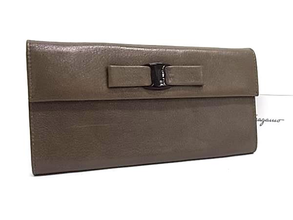 ■新品同様■ Salvatore Ferragamo フェラガモ ヴァラリボン レザー 二つ折り 長財布 ウォレット 小銭入れ 札入れ ブラウン系 FW4414