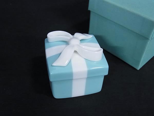 ★【美品】TIFFANY & CO ケース ブラック ティファニーブルー Tiffany T:Square Card Case in Black Leather | Tiffany & Co. US