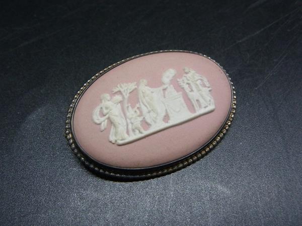 WEDGWOOD ウェッジウッド ジャスパー ブローチ バッジ アクセサリー ピンク系×ゴールド系 DL0215