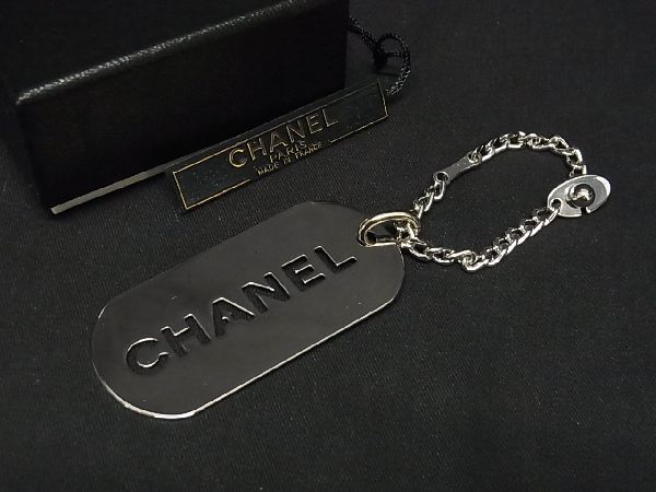 シャネル キーホルダー（レディース） ■新品■未使用■ CHANEL シャネル ロゴ 05V キーホルダー キーリング バッグチャーム レディース シルバー系 AJ8509オZ