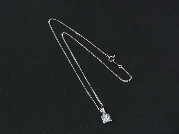 商品情報 ブランド名 状態ランク Aランク(極美品) ライン カラーシルバー系 素材 SV925 サイズ(cm) 実寸:全長 約40cmトップ W 約0.5cm　H 約1.2cm サイズ(inch) ポケット 付属品画像内にあるものが全てになります シリアル及び刻印 状態使用感小　擦れ小 □□□　状態ランクについて　□□□ 【N】　新品 【S】　未使用品（展示品など） 【A】　傷汚れが少なく状態の良い商品 【B】　程よい使用感や多少の傷、汚れはあるが程度良好の商品 【C】　使用感の他、目立つ傷や汚れが見れる商品 【D】　かなり大きな痛みがある難あり商品 ※記載させていただきました状態説明・ランクは、あくまで弊社基準にて判断したものとなります。 その為、個人差による主観の差が生じる場合も御座いますので、あらかじめご了承頂いた上で、ご検討下さいませ。 pleasure（株式会社peace）が販売しています。 出品中の商品につきましては全て正規品(本物）でございます。 （古物許可証第305521507463東京都公安委員会）