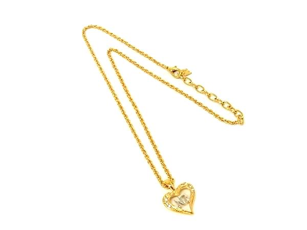 商品情報 ブランド名 NINA RICCI ニナリッチ 状態ランク SAランク(新品同様) ライン カラーゴールド系 素材 サイズ(cm) 全長:約43.7cmトップ:W 約1.5cm　H 約2cm サイズ(inch) ポケット 付属品画像内にあるものが全てになります シリアル及び刻印 状態擦れ小 □□□　状態ランクについて　□□□ 【N】　新品 【S】　未使用品（展示品など） 【A】　傷汚れが少なく状態の良い商品 【B】　程よい使用感や多少の傷、汚れはあるが程度良好の商品 【C】　使用感の他、目立つ傷や汚れが見れる商品 【D】　かなり大きな痛みがある難あり商品 ※記載させていただきました状態説明・ランクは、あくまで弊社基準にて判断したものとなります。 その為、個人差による主観の差が生じる場合も御座いますので、あらかじめご了承頂いた上で、ご検討下さいませ。 pleasure（株式会社peace）が販売しています。 出品中の商品につきましては全て正規品(本物）でございます。 （古物許可証第305521507463東京都公安委員会）