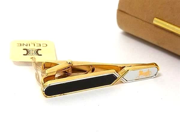 商品情報 ブランド名 CELINE セリーヌ 状態ランク ABランク(美品) ライン カラーブラック系×シルバー系×ゴールド系 素材 サイズ(cm) W 約5cm　H 約0.6cm サイズ(inch) W 約1.97inch　H 約0.24inch ポケット 付属品画像内にあるものが全てになります シリアル及び刻印 状態使用感小　擦れ小　小傷くすみ小 □□□　状態ランクについて　□□□ 【N】　新品 【S】　未使用品（展示品など） 【A】　傷汚れが少なく状態の良い商品 【B】　程よい使用感や多少の傷、汚れはあるが程度良好の商品 【C】　使用感の他、目立つ傷や汚れが見れる商品 【D】　かなり大きな痛みがある難あり商品 ※記載させていただきました状態説明・ランクは、あくまで弊社基準にて判断したものとなります。 その為、個人差による主観の差が生じる場合も御座いますので、あらかじめご了承頂いた上で、ご検討下さいませ。 pleasure（株式会社peace）が販売しています。 出品中の商品につきましては全て正規品(本物）でございます。 （古物許可証第305521507463東京都公安委員会）