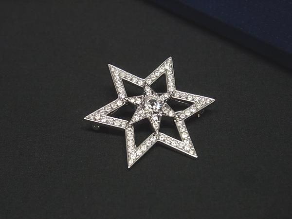 乐天商城 - ■新品■未使用■ SWAROVSKI スワロフスキー ラインストーン ピンブローチ ピンバッジ アクセサリー シルバー系 BN6476