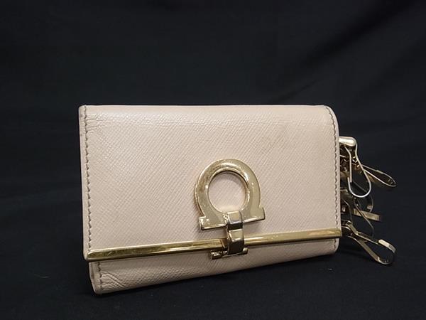 Salvatore Ferragamo フェラガモ ガンチーニ レザー 6連 キーケース 鍵入れ キーリング レディース ベージュ系 DL7190