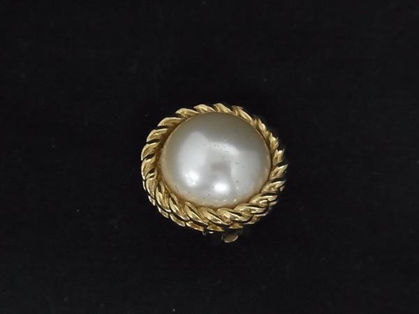 ■美品■ ChristianDior クリスチャンディオール 片耳のみ クリップ式 イヤリング アクセサリー アイボリー系×ゴールド系 DK6898