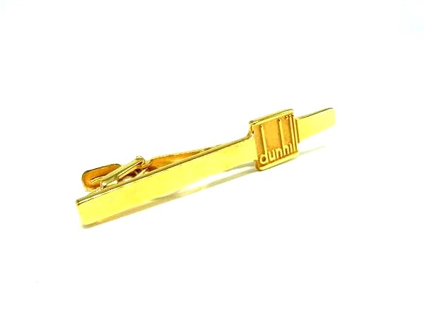 商品情報 ブランド名 dunhill ダンヒル 状態ランク ABランク(美品) ライン カラーゴールド系 素材 サイズ(cm) 全長:約6cm サイズ(inch) 全長:約2.36inch ポケット 付属品画像内にあるものが全てになります シリアル及び刻印 状態使用感小　汚れ小　小傷　くすみ □□□　状態ランクについて　□□□ 【N】　新品 【S】　未使用品（展示品など） 【A】　傷汚れが少なく状態の良い商品 【B】　程よい使用感や多少の傷、汚れはあるが程度良好の商品 【C】　使用感の他、目立つ傷や汚れが見れる商品 【D】　かなり大きな痛みがある難あり商品 ※記載させていただきました状態説明・ランクは、あくまで弊社基準にて判断したものとなります。 その為、個人差による主観の差が生じる場合も御座いますので、あらかじめご了承頂いた上で、ご検討下さいませ。 pleasure（株式会社peace）が販売しています。 出品中の商品につきましては全て正規品(本物）でございます。 （古物許可証第305521507463東京都公安委員会）