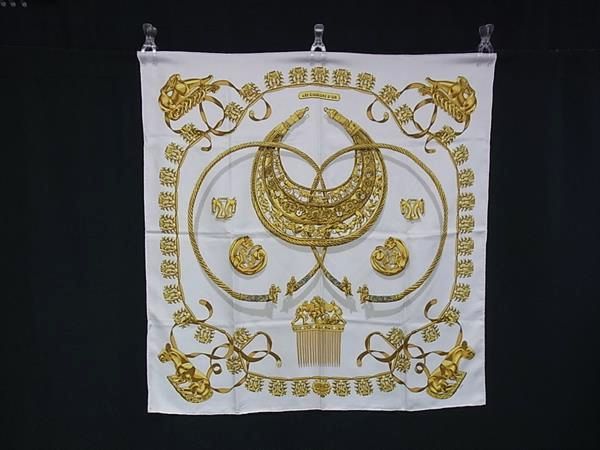 Silk - ■美品■ HERMES エルメス LES CAVALIERS D'OR 黄金の騎士 カレ90 シルク100% 大判 スカーフ ストール ショール アイボリー系 FK1816