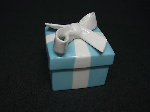 Tiffany & Co. ギフトボックス 大きめ Tiffany & Co. ギフトボックス型小物入れ⭐︎大(廃盤品)＆小セット