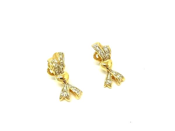 商品情報 ブランド名 NINA RICCI ニナリッチ 状態ランク ABランク(美品) ライン カラーゴールド系 素材 サイズ(cm) W 約1.1cm　H 約2.4cm サイズ(inch) ポケット 付属品画像内にあるものが全てになります シリアル及び刻印 状態使用感　擦れ小くすみ小　青錆小 □□□　状態ランクについて　□□□ 【N】　新品 【S】　未使用品（展示品など） 【A】　傷汚れが少なく状態の良い商品 【B】　程よい使用感や多少の傷、汚れはあるが程度良好の商品 【C】　使用感の他、目立つ傷や汚れが見れる商品 【D】　かなり大きな痛みがある難あり商品 ※記載させていただきました状態説明・ランクは、あくまで弊社基準にて判断したものとなります。 その為、個人差による主観の差が生じる場合も御座いますので、あらかじめご了承頂いた上で、ご検討下さいませ。 pleasure（株式会社peace）が販売しています。 出品中の商品につきましては全て正規品(本物）でございます。 （古物許可証第305521507463東京都公安委員会）