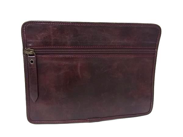商品情報 ブランド名 BURBERRY バーバリー 状態ランク Bランク ライン カラーボルドー系 素材 レザー サイズ(cm) W 約23.3cm　H 約17.4cm　D 約0.2cm サイズ(inch) W 約9.17inch　H 約6.85inch　D 約0.08inch ポケット 付属品画像内にあるものが全てになります シリアル及び刻印 状態使用感　擦れ　汚れ小 □□□　状態ランクについて　□□□ 【N】　新品 【S】　未使用品（展示品など） 【A】　傷汚れが少なく状態の良い商品 【B】　程よい使用感や多少の傷、汚れはあるが程度良好の商品 【C】　使用感の他、目立つ傷や汚れが見れる商品 【D】　かなり大きな痛みがある難あり商品 ※記載させていただきました状態説明・ランクは、あくまで弊社基準にて判断したものとなります。 その為、個人差による主観の差が生じる場合も御座いますので、あらかじめご了承頂いた上で、ご検討下さいませ。 pleasure（株式会社peace）が販売しています。 出品中の商品につきましては全て正規品(本物）でございます。 （古物許可証第305521507463東京都公安委員会）