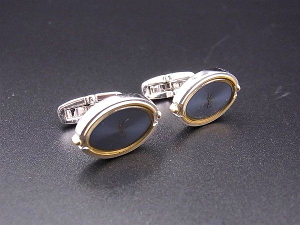 商品情報 ブランド名 YVESSAINTLAURENT イヴサンローラン 状態ランク BCランク ライン カラーシルバー系 素材 サイズ(cm) W 約2cm　H 約1.5cm サイズ(inch) ポケット 付属品画像内にあるものが全てになります シリアル及び刻印 状態使用感　擦れ小　金具小傷 □□□　状態ランクについて　□□□ 【N】　新品 【S】　未使用品（展示品など） 【A】　傷汚れが少なく状態の良い商品 【B】　程よい使用感や多少の傷、汚れはあるが程度良好の商品 【C】　使用感の他、目立つ傷や汚れが見れる商品 【D】　かなり大きな痛みがある難あり商品 ※記載させていただきました状態説明・ランクは、あくまで弊社基準にて判断したものとなります。 その為、個人差による主観の差が生じる場合も御座いますので、あらかじめご了承頂いた上で、ご検討下さいませ。 pleasure（株式会社peace）が販売しています。 出品中の商品につきましては全て正規品(本物）でございます。 （古物許可証第305521507463東京都公安委員会）