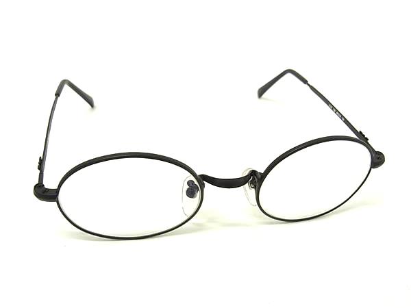 商品情報 ブランド名 EMPORIO ARMANI エンポリオアルマーニ 状態ランク Aランク(美品) ライン カラーブラック系×レンズ クリア 素材 サイズ(cm) フレーム 約13.2cm　テンプル 約12.7cm　レンズ 縦 約4cm　横 約4.8cm サイズ(inch) ポケット 付属品画像内にあるものが全てになります シリアル及び刻印 状態使用感小　擦れ小　汚れ小 □□□　状態ランクについて　□□□ 【N】　新品 【S】　未使用品（展示品など） 【A】　傷汚れが少なく状態の良い商品 【B】　程よい使用感や多少の傷、汚れはあるが程度良好の商品 【C】　使用感の他、目立つ傷や汚れが見れる商品 【D】　かなり大きな痛みがある難あり商品 ※記載させていただきました状態説明・ランクは、あくまで弊社基準にて判断したものとなります。 その為、個人差による主観の差が生じる場合も御座いますので、あらかじめご了承頂いた上で、ご検討下さいませ。 pleasure（株式会社peace）が販売しています。 出品中の商品につきましては全て正規品(本物）でございます。 （古物許可証第305521507463東京都公安委員会）