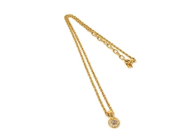 商品情報 ブランド名 NINA RICCI ニナリッチ 状態ランク Bランク ライン カラーゴールド系×シルバー系 素材 サイズ(cm) 全長:約43cmW 約0.8cm　H 約1.4cm サイズ(inch) 全長:約16.93inchW 約0.31inch　H 約0.55inch ポケット 付属品画像内にあるものが全てになります シリアル及び刻印 状態使用感　擦れ小　小傷ラインストーン取れ □□□　状態ランクについて　□□□ 【N】　新品 【S】　未使用品（展示品など） 【A】　傷汚れが少なく状態の良い商品 【B】　程よい使用感や多少の傷、汚れはあるが程度良好の商品 【C】　使用感の他、目立つ傷や汚れが見れる商品 【D】　かなり大きな痛みがある難あり商品 ※記載させていただきました状態説明・ランクは、あくまで弊社基準にて判断したものとなります。 その為、個人差による主観の差が生じる場合も御座いますので、あらかじめご了承頂いた上で、ご検討下さいませ。 pleasure（株式会社peace）が販売しています。 出品中の商品につきましては全て正規品(本物）でございます。 （古物許可証第305521507463東京都公安委員会）