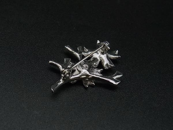 pleasure-Store 楽天市場店のSWAROVSKI スワロフスキー ラインストーン フラワー ピンブローチ ピンバッジ アクセサリー シルバー系 DN4119｜アングル2