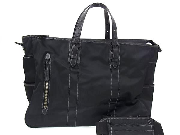 商品情報 ブランド名 TAKEO KIKUCHI タケオキクチ 状態ランク ABランク(美品) ライン カラーブラック系 素材 ナイロン サイズ(cm) W 約45cm　H 約33cm　D 約18.5cm サイズ(inch) W 約17.72inch　H 約12.99inch　D 約7.28inch ポケット外 ポケット×2　外 ファスナーポケット×1　中 ポケット×2　中 ファスナーポケット×1 付属品画像内にあるものが全てになります シリアル及び刻印 状態使用感　擦れ小　汚れ小ショルダー肩パッドベタつき小 □□□　状態ランクについて　□□□ 【N】　新品 【S】　未使用品（展示品など） 【A】　傷汚れが少なく状態の良い商品 【B】　程よい使用感や多少の傷、汚れはあるが程度良好の商品 【C】　使用感の他、目立つ傷や汚れが見れる商品 【D】　かなり大きな痛みがある難あり商品 ※記載させていただきました状態説明・ランクは、あくまで弊社基準にて判断したものとなります。 その為、個人差による主観の差が生じる場合も御座いますので、あらかじめご了承頂いた上で、ご検討下さいませ。 pleasure（株式会社peace）が販売しています。 出品中の商品につきましては全て正規品(本物）でございます。 （古物許可証第305521507463東京都公安委員会）
