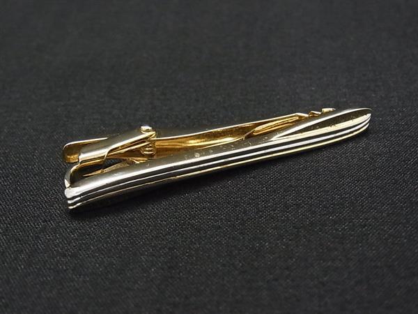 商品情報 ブランド名 YVESSAINTLAURENT イヴサンローラン 状態ランク Bランク ライン カラーシルバー系×ゴールド系 素材 サイズ(cm) W 約5.2cm　H 約3cm サイズ(inch) W 約2.05inch　H 約1.18inch ポケット 付属品画像内にあるものが全てになります シリアル及び刻印 状態使用感　擦れ　小傷　くすみ □□□　状態ランクについて　□□□ 【N】　新品 【S】　未使用品（展示品など） 【A】　傷汚れが少なく状態の良い商品 【B】　程よい使用感や多少の傷、汚れはあるが程度良好の商品 【C】　使用感の他、目立つ傷や汚れが見れる商品 【D】　かなり大きな痛みがある難あり商品 ※記載させていただきました状態説明・ランクは、あくまで弊社基準にて判断したものとなります。 その為、個人差による主観の差が生じる場合も御座いますので、あらかじめご了承頂いた上で、ご検討下さいませ。 pleasure（株式会社peace）が販売しています。 出品中の商品につきましては全て正規品(本物）でございます。 （古物許可証第305521507463東京都公安委員会）