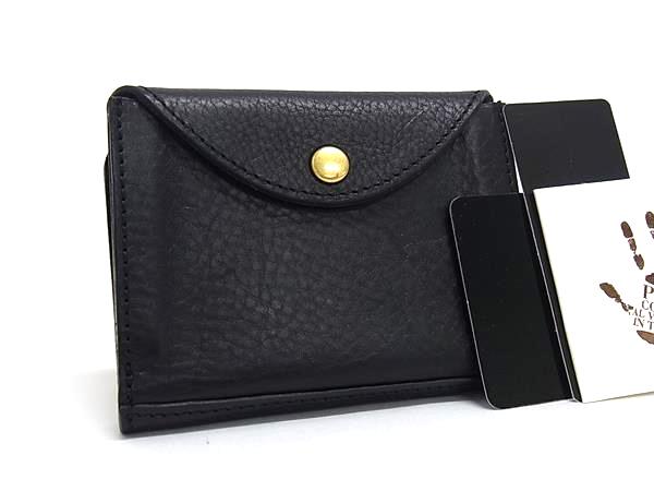 商品情報 ブランド名 PRARE プレリー 状態ランク ABランク(美品) ライン カラーブラック系×ゴールド系 素材 レザー サイズ(cm) W 約10.5cm　H 約8cm　D 約1.5cm サイズ(inch) W 約4.13inch　H 約3.15inch　D 約0.59inch ポケット中 ポケット×2　小銭入れ×1　カード入れ×1 付属品画像内にあるものが全てになります シリアル及び刻印 状態使用感小　擦れ小　汚れ小　金具くすみコバ割れ小 □□□　状態ランクについて　□□□ 【N】　新品 【S】　未使用品（展示品など） 【A】　傷汚れが少なく状態の良い商品 【B】　程よい使用感や多少の傷、汚れはあるが程度良好の商品 【C】　使用感の他、目立つ傷や汚れが見れる商品 【D】　かなり大きな痛みがある難あり商品 ※記載させていただきました状態説明・ランクは、あくまで弊社基準にて判断したものとなります。 その為、個人差による主観の差が生じる場合も御座いますので、あらかじめご了承頂いた上で、ご検討下さいませ。 pleasure（株式会社peace）が販売しています。 出品中の商品につきましては全て正規品(本物）でございます。 （古物許可証第305521507463東京都公安委員会）