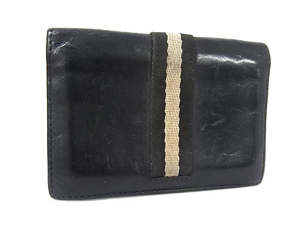 商品情報 ブランド名 BALLY バリー 状態ランク Bランク ライン カラーブラック系 素材 レザー サイズ(cm) W 約11cm　H 約7.5cm　D 約1cm サイズ(inch) W 約4.33inch　H 約2.95inch　D 約0.39inch ポケットカード入れ×3 付属品画像内にあるものが全てになります シリアル及び刻印 状態使用感　擦れ　汚れ □□□　状態ランクについて　□□□ 【N】　新品 【S】　未使用品（展示品など） 【A】　傷汚れが少なく状態の良い商品 【B】　程よい使用感や多少の傷、汚れはあるが程度良好の商品 【C】　使用感の他、目立つ傷や汚れが見れる商品 【D】　かなり大きな痛みがある難あり商品 ※記載させていただきました状態説明・ランクは、あくまで弊社基準にて判断したものとなります。 その為、個人差による主観の差が生じる場合も御座いますので、あらかじめご了承頂いた上で、ご検討下さいませ。 pleasure（株式会社peace）が販売しています。 出品中の商品につきましては全て正規品(本物）でございます。 （古物許可証第305521507463東京都公安委員会）