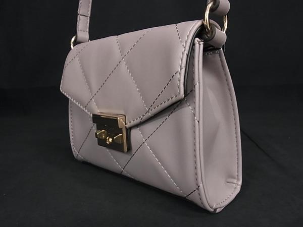 ■美品■ GUESS ゲス ポリウレタン キルティング クロスボディ 2WAY ハンドバッグ ショルダー 斜め掛け レディース グレー系 FM0764