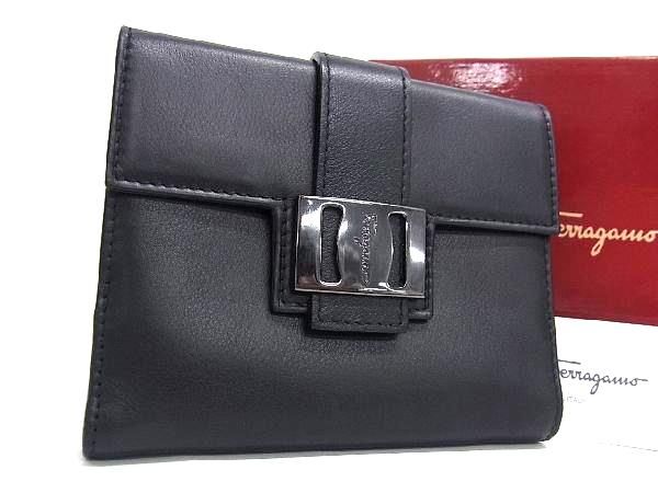 ■新品同様■ Salvatore Ferragamo フェラガモ AQ-222406 ヴァラ レザー 二つ折り 財布 ウォレット レディース メンズ ブラック系 AV8747