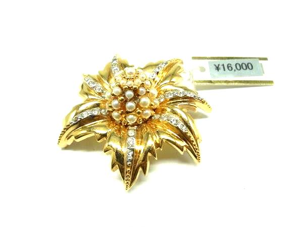■美品■ NINA RICCI ニナリッチ ラインストーン パール ピンブローチ ピンバッジ アクセサリー レディース ゴールド系 DP3965