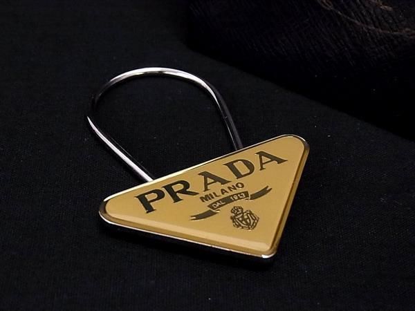 ■新品同様■ PRADA プラダ M285 三角プレート キーホルダー キーリング チャーム メンズ レディース カーキ系×シルバー系 AV9013