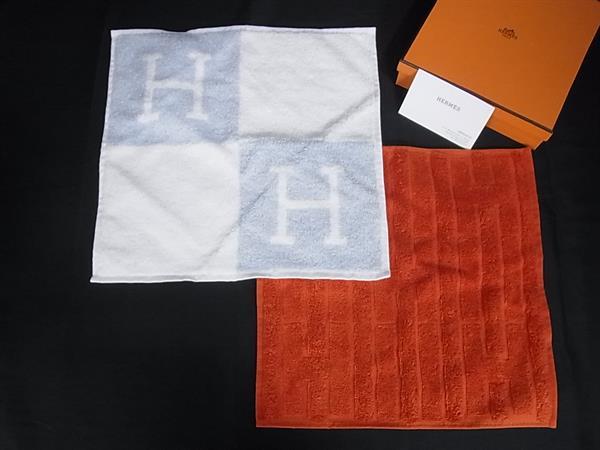 商品情報 ブランド名 HERMES エルメス 状態ランク Sランク(未使用品) ライン カラーオレンジ系×ホワイト系 素材 コットン100％ サイズ(cm) (オレンジ系) W 約34cm　H 約33cm(ホワイト系) W 約34.7cm　H 約33.5cm サイズ(inch) ポケット 付属品画像内にあるものが全てになります シリアル及び刻印 状態擦れ小 □□□　状態ランクについて　□□□ 【N】　新品 【S】　未使用品（展示品など） 【A】　傷汚れが少なく状態の良い商品 【B】　程よい使用感や多少の傷、汚れはあるが程度良好の商品 【C】　使用感の他、目立つ傷や汚れが見れる商品 【D】　かなり大きな痛みがある難あり商品 ※記載させていただきました状態説明・ランクは、あくまで弊社基準にて判断したものとなります。 その為、個人差による主観の差が生じる場合も御座いますので、あらかじめご了承頂いた上で、ご検討下さいませ。 pleasure（株式会社peace）が販売しています。 出品中の商品につきましては全て正規品(本物）でございます。 （古物許可証第305521507463東京都公安委員会）