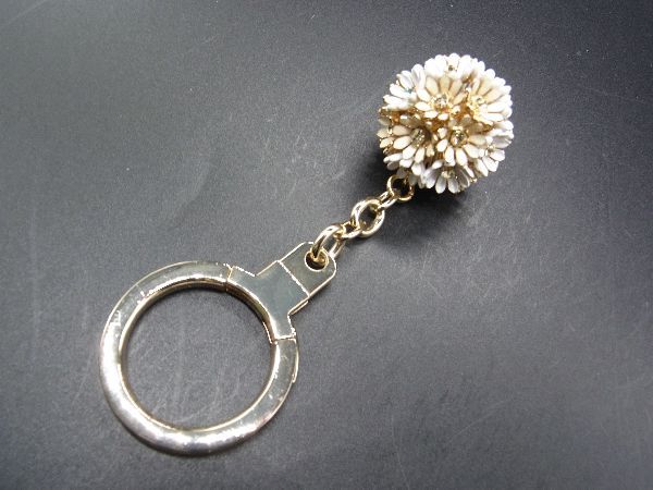 ■美品■ kate spade ケイトスペード フラワー キーホルダー キーリング バッグチャーム レディース　ゴールド系 DE1891
