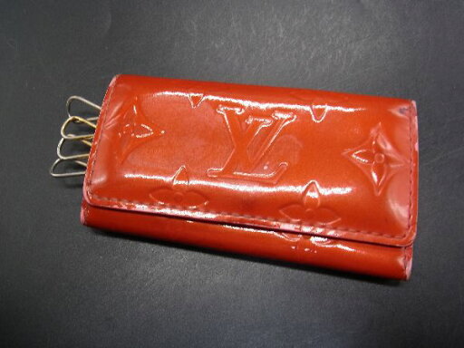 LOUIS VUITTON ルイヴィトン M90204 モノグラムヴェルニ ミュルティクレ4 4連 キーケース 鍵入れ レッド系 DH2944 LOUIS VUITTON ルイヴィトン M90204 モノグラムヴェルニ ミュルティクレ4 4連 キーケース 鍵入れ レッド系 DH2944