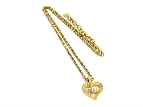 商品情報 ブランド名 NINA RICCI ニナリッチ 状態ランク ABランク(美品) ライン カラーゴールド系 素材 サイズ(cm) 全長:約43cmトップ:W 約1.5cm　H 約1.3cm サイズ(inch) ポケット 付属品画像内にあるものが全てになります シリアル及び刻印 状態使用感　擦れ小　くすみ □□□　状態ランクについて　□□□ 【N】　新品 【S】　未使用品（展示品など） 【A】　傷汚れが少なく状態の良い商品 【B】　程よい使用感や多少の傷、汚れはあるが程度良好の商品 【C】　使用感の他、目立つ傷や汚れが見れる商品 【D】　かなり大きな痛みがある難あり商品 ※記載させていただきました状態説明・ランクは、あくまで弊社基準にて判断したものとなります。 その為、個人差による主観の差が生じる場合も御座いますので、あらかじめご了承頂いた上で、ご検討下さいませ。 pleasure（株式会社peace）が販売しています。 出品中の商品につきましては全て正規品(本物）でございます。 （古物許可証第305521507463東京都公安委員会）