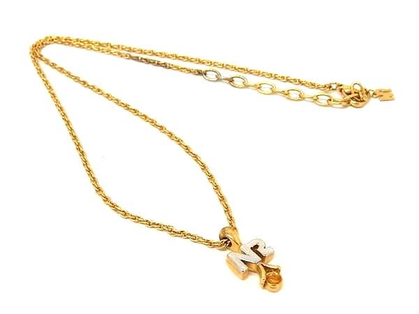 商品情報 ブランド名 NINA RICCI ニナリッチ 状態ランク ABランク(美品) ライン カラーゴールド系 素材 サイズ(cm) 全長:約45cmトップ:W 約1cm　H 約1.2cm サイズ(inch) ポケット 付属品画像内にあるものが全てになります シリアル及び刻印 状態使用感小　擦れ小　くすみメッキ剥げ小 □□□　状態ランクについて　□□□ 【N】　新品 【S】　未使用品（展示品など） 【A】　傷汚れが少なく状態の良い商品 【B】　程よい使用感や多少の傷、汚れはあるが程度良好の商品 【C】　使用感の他、目立つ傷や汚れが見れる商品 【D】　かなり大きな痛みがある難あり商品 ※記載させていただきました状態説明・ランクは、あくまで弊社基準にて判断したものとなります。 その為、個人差による主観の差が生じる場合も御座いますので、あらかじめご了承頂いた上で、ご検討下さいませ。 pleasure（株式会社peace）が販売しています。 出品中の商品につきましては全て正規品(本物）でございます。 （古物許可証第305521507463東京都公安委員会）