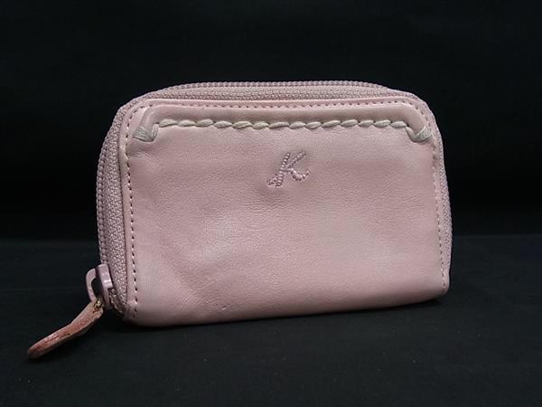 商品情報 ブランド名 Kitamura キタムラ 状態ランク ABランク(美品) ライン カラーピンク系 素材 レザー サイズ(cm) W 約10.7cm　H 約7.3cm　D 約1.7cm サイズ(inch) ポケット外 ポケット×1 付属品画像内にあるものが全てになります シリアル及び刻印 状態使用感小　擦れ小　汚れ □□□　状態ランクについて　□□□ 【N】　新品 【S】　未使用品（展示品など） 【A】　傷汚れが少なく状態の良い商品 【B】　程よい使用感や多少の傷、汚れはあるが程度良好の商品 【C】　使用感の他、目立つ傷や汚れが見れる商品 【D】　かなり大きな痛みがある難あり商品 ※記載させていただきました状態説明・ランクは、あくまで弊社基準にて判断したものとなります。 その為、個人差による主観の差が生じる場合も御座いますので、あらかじめご了承頂いた上で、ご検討下さいませ。 pleasure（株式会社peace）が販売しています。 出品中の商品につきましては全て正規品(本物）でございます。 （古物許可証第305521507463東京都公安委員会）