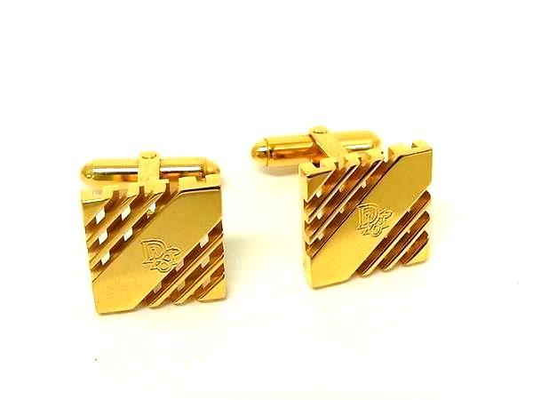 商品情報 ブランド名 ChristianDior クリスチャンディオール 状態ランク ABランク(美品) ライン カラーゴールド系 素材 サイズ(cm) W 約1.5cm　H 約1.5cm サイズ(inch) W 約0.59inch　H 約0.59inch ポケット 付属品画像内にあるものが全てになります シリアル及び刻印 状態使用感小　擦れ小　くすみ歪み小 □□□　状態ランクについて　□□□ 【N】　新品 【S】　未使用品（展示品など） 【A】　傷汚れが少なく状態の良い商品 【B】　程よい使用感や多少の傷、汚れはあるが程度良好の商品 【C】　使用感の他、目立つ傷や汚れが見れる商品 【D】　かなり大きな痛みがある難あり商品 ※記載させていただきました状態説明・ランクは、あくまで弊社基準にて判断したものとなります。 その為、個人差による主観の差が生じる場合も御座いますので、あらかじめご了承頂いた上で、ご検討下さいませ。 pleasure（株式会社peace）が販売しています。 出品中の商品につきましては全て正規品(本物）でございます。 （古物許可証第305521507463東京都公安委員会）