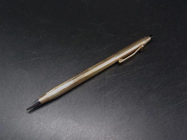 ゴールド色 新品同様・美品・ツイスト式クロスシャープペンシル筆記確認済み・0.9 楽天市場】ツイスト式シャープペンシルゴールドの通販