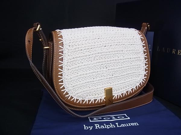 商品情報 ブランド名 POLO RALPH LAUREN ポロラルフローレン 状態ランク Aランク(極美品) ライン カラーアイボリー系×ブラウン系 素材 キャンバス×レザー サイズ(cm) W 約24cm　H 約16cm　D 約7cm サイズ(inch) W 約9.45inch　H 約6.30inch　D 約2.76inch ポケット中 ポケット×2　中 ファスナーポケット×1　カード入れ×2 付属品画像内にあるものが全てになります シリアル及び刻印 状態擦れ小　汚れ小　金具小傷 □□□　状態ランクについて　□□□ 【N】　新品 【S】　未使用品（展示品など） 【A】　傷汚れが少なく状態の良い商品 【B】　程よい使用感や多少の傷、汚れはあるが程度良好の商品 【C】　使用感の他、目立つ傷や汚れが見れる商品 【D】　かなり大きな痛みがある難あり商品 ※記載させていただきました状態説明・ランクは、あくまで弊社基準にて判断したものとなります。 その為、個人差による主観の差が生じる場合も御座いますので、あらかじめご了承頂いた上で、ご検討下さいませ。 pleasure（株式会社peace）が販売しています。 出品中の商品につきましては全て正規品(本物）でございます。 （古物許可証第305521507463東京都公安委員会）
