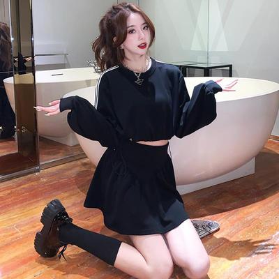 クロップド丈 Y2K ラインジャージ　上下セット スウェット トレーナー ミニスカート へそ出し おしゃれ 可愛い 胸囲調整可能 ジム ファッション スポーツ スポーティー 韓国 ブラック グレー