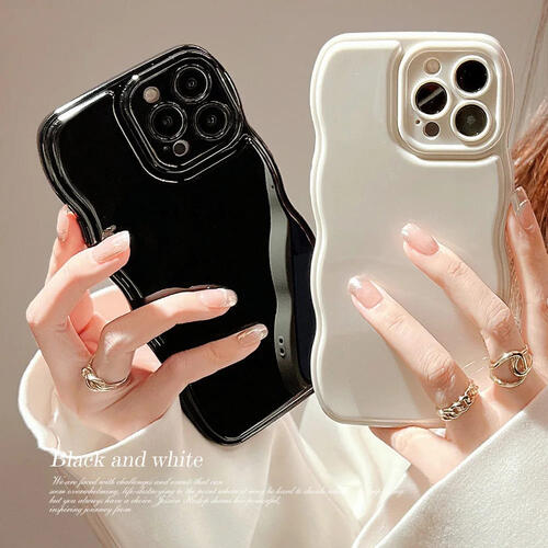 Rakuten - iPhoneケース 韓国 ウェーブ うねうね シンプル 大人 女子 シリコン 耐衝撃 11 12 13 14 15 16 17 e pro plus おしゃれ カバー 持ちやすい キラキラ 光沢 無地 大人可愛い ハード 上品 スマホケース