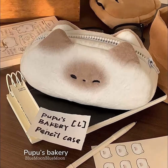 ペンケース 筆箱 メイクポーチ マルチポーチ 大容量 大きめ ぬいぐるみ 人形 シャム猫 ねこ かわいい アニマル ユニーク 韓国雑貨 小学生 中学生 高校生 レディース ギフト 小物入れ ふわふわ ホワイト 持ち運び
