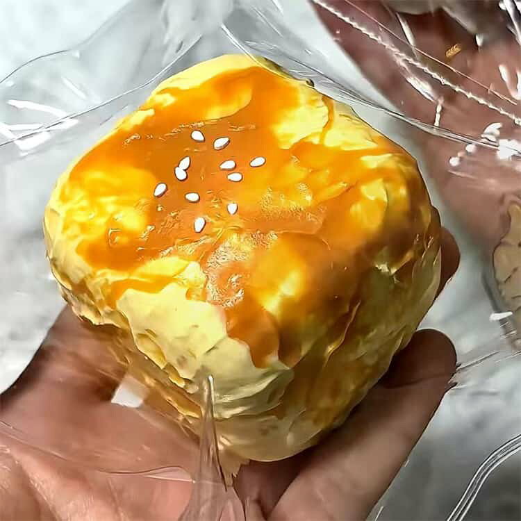 ケーキおもちゃ スクイーズ 低反発 ぷにぷに ふわふわおもちゃ 触り心地 もも 水感 ねっとり 肉球 触感 感触 かわいい 粘着 もちもち おしゃれ 子供 こども オシャレ減圧食品サンプル 握って遊ぶ スイーツ お菓子 デザートそっくり yskmarket-10005492 YSKマーケット サンプル画像2