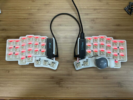 【海外発送】キーボール 39/44/61 分割キーボードキット トラックボールスクリーン付き カスタマイズされた有線シングルモード 3-D 分割メカニカルキーボードギフト 【海外発送】キーボール 39/44/61 分割キーボードキット トラックボールスクリーン付き カスタマイズされた有線シングルモード 3-D 分割メカニカルキーボードギフト